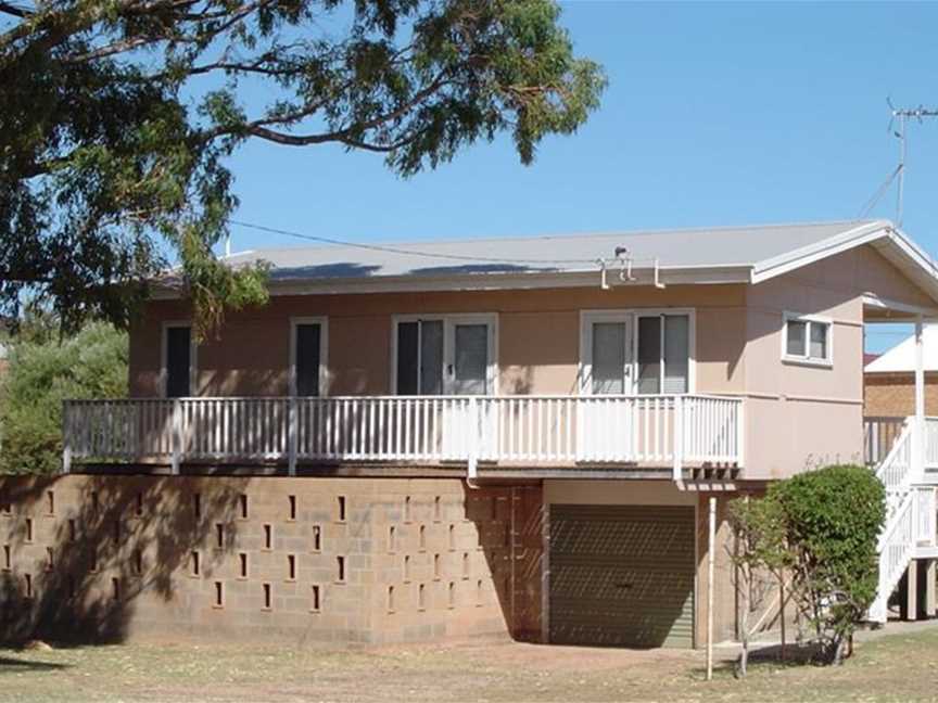 The Beach House, Accommodation in Port Denison