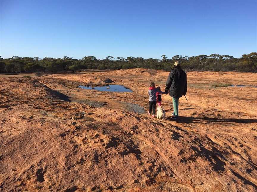 Gnarlbine Rock/Hunts Well, Tourist attractions in Coolgardie