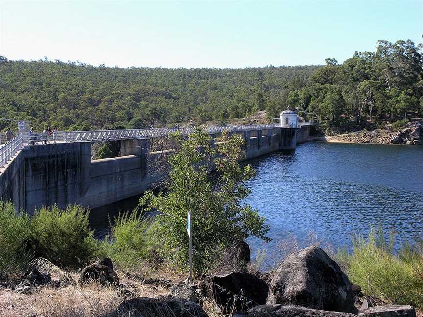 Mundaring Weir, Tourist attractions in Mundaring