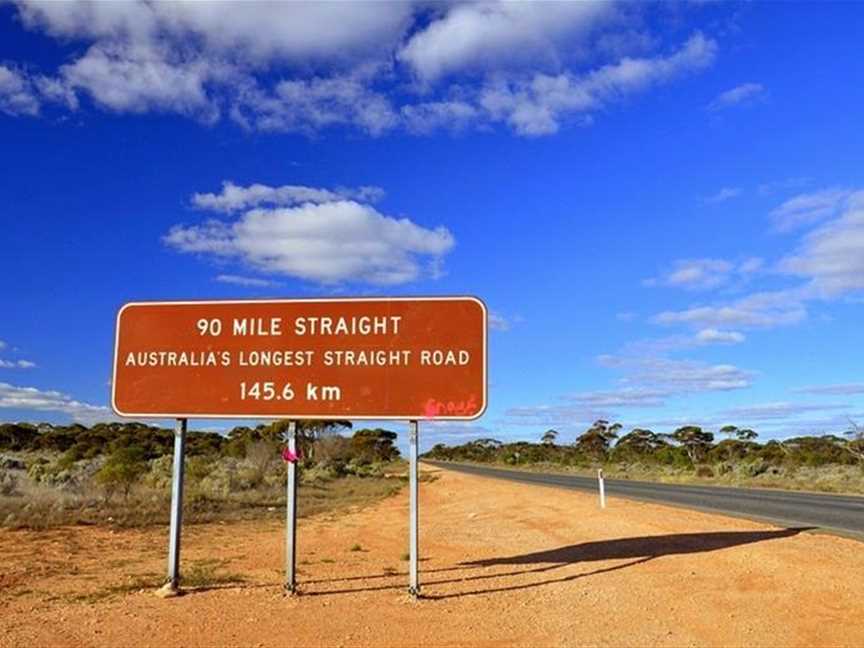 Ninety Mile Straight, Tourist attractions in Balladonia