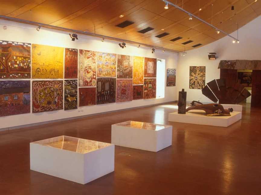 Tjulyuru Arts and Cultural Centre, Tourist attractions in Warburton