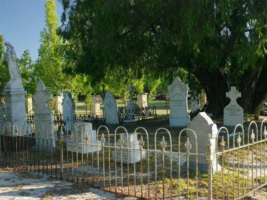 Busselton Pioneer Cemetery, Tourist attractions in Yalyalup