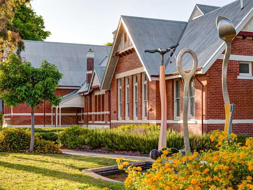 Midland Junction Arts Centre, Tourist attractions in Midland