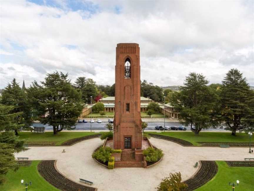 Bathurst War Memorial Carillon, Tourist attractions in Bathurst