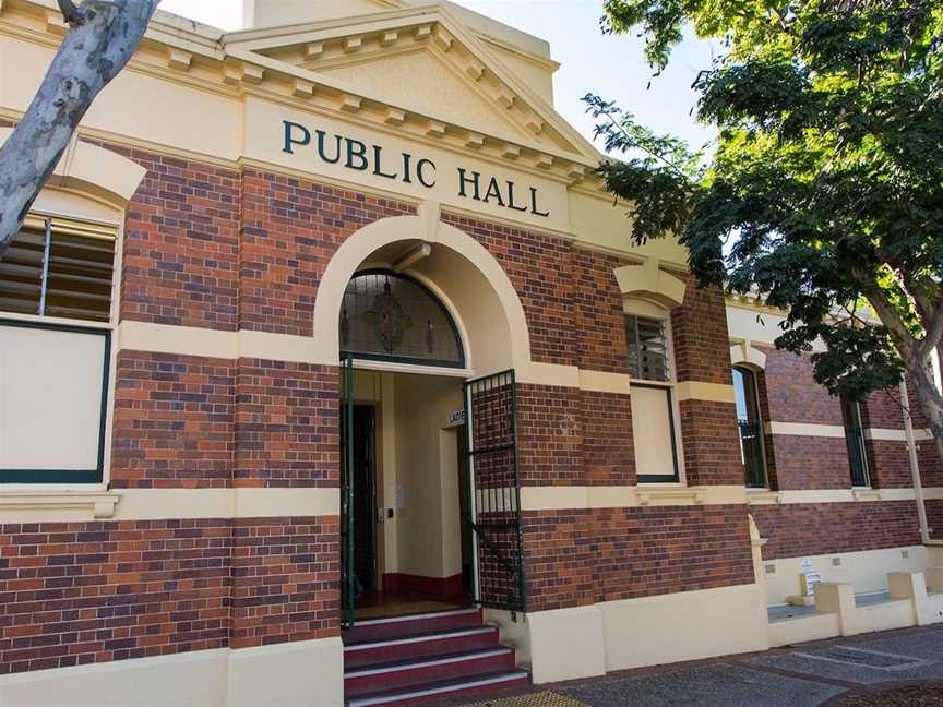 Hamilton Town Hall, Tourist attractions in Hamilton