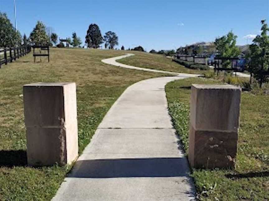 Liz Kernohan Monument, Tourist attractions in Elderslie