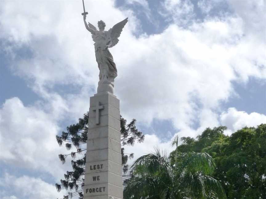 Maryborough War Memorial, Tourist attractions in Maryborough