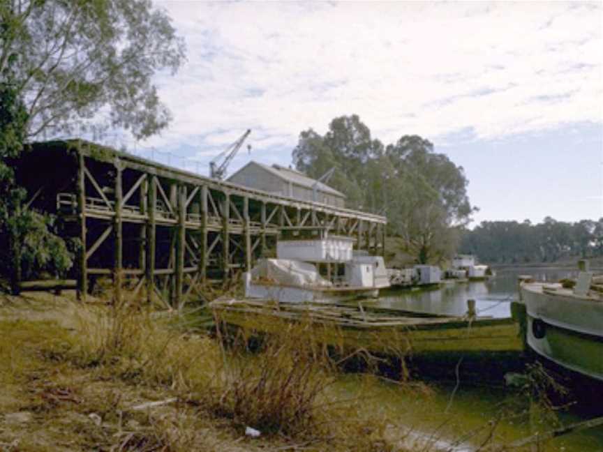 Echuca Wharf, Tourist attractions in Echuca