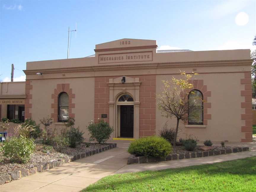 Golden Grains Museum, Tourist attractions in Charlton