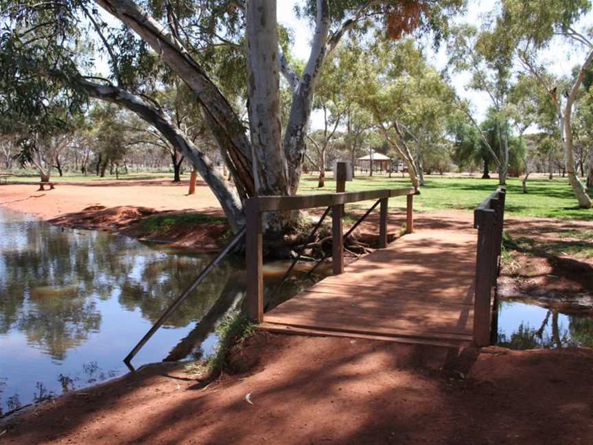 Kalgoorlie Arboretum, Tourist attractions in West Lamington