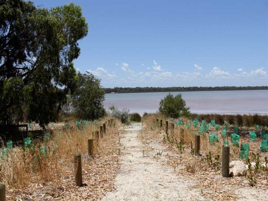 Lake Preston, Tourist attractions in Lake Clifton