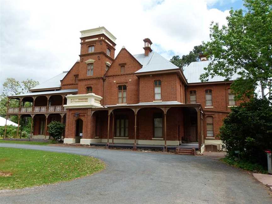 Woodbridge House, Tourist attractions in Midland