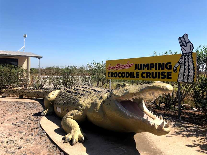 Spectacular Jumping Crocodile Cruise, Wak Wak, nt