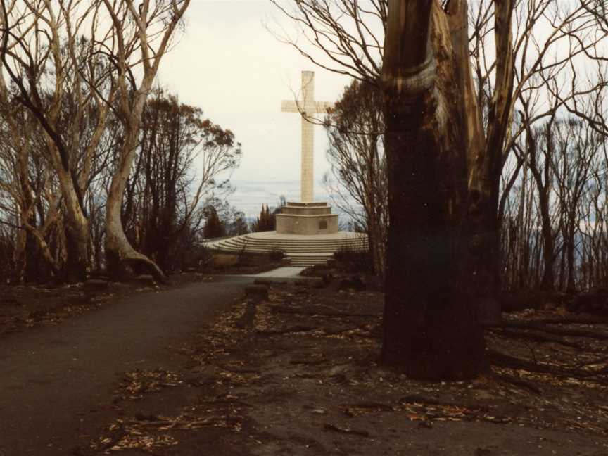 Mount Macedon Memorial Cross, Mount Macedon, VIC