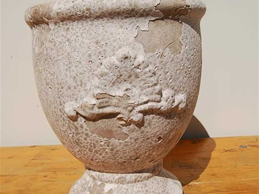 Decorative urn