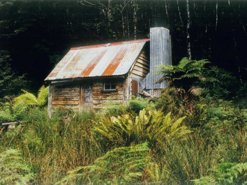 Martins Hut, Tourist attractions in Round Hill