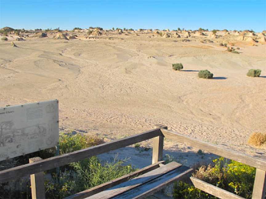 Walls of China viewing platform, Mungo, NSW