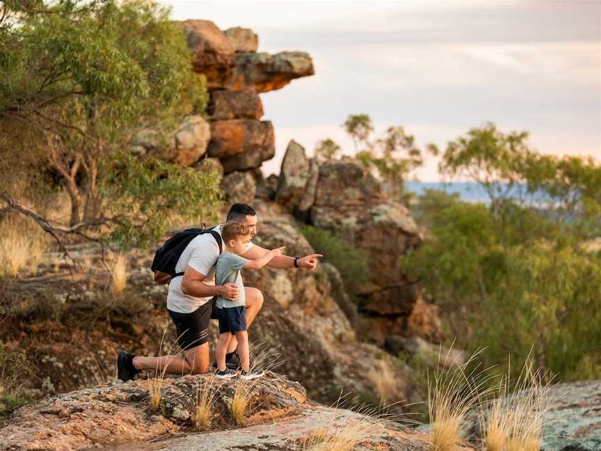 Hermit's Cave and Scenic Lookout, Griffith, NSW