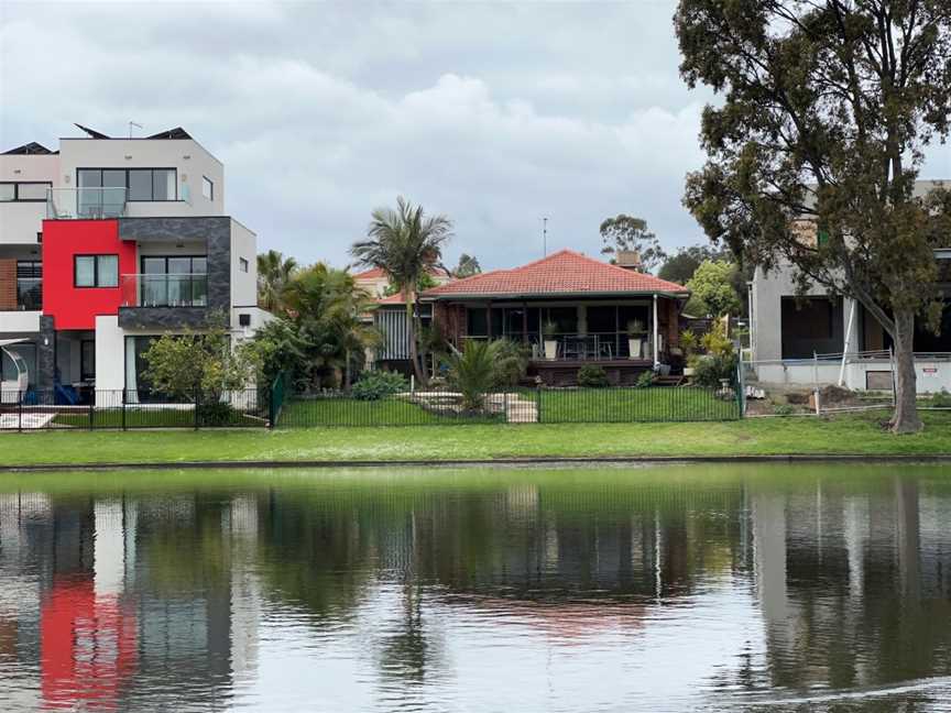 Sutton Lake, Rowville, VIC