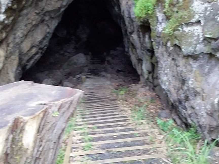 Tunnel Cave, Macarthur, VIC