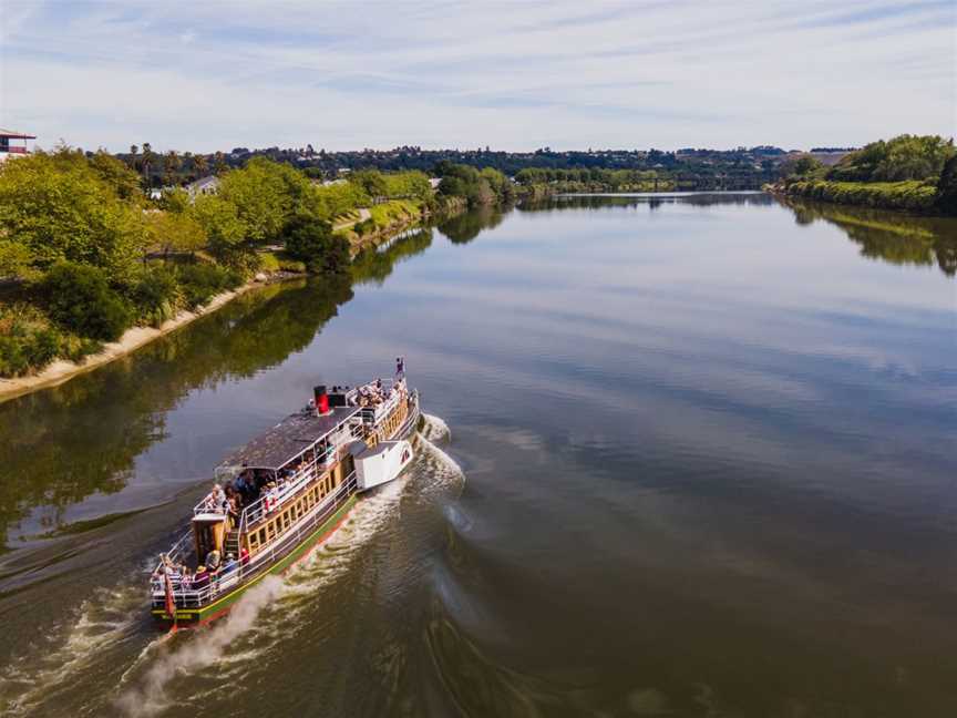 Ps Waimarie Gliding on the Whanganui River