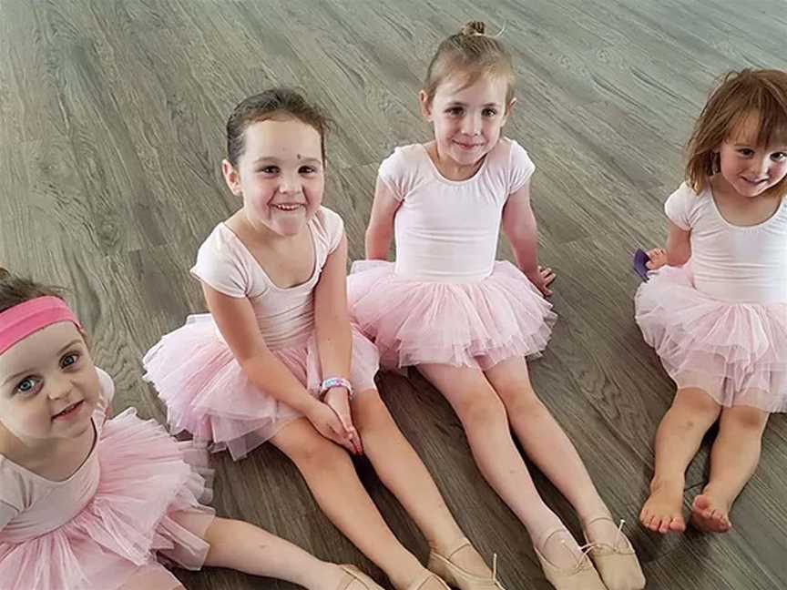 Cygnets Dance - Quinns Rocks & Mindarie, Social clubs in Mindarie