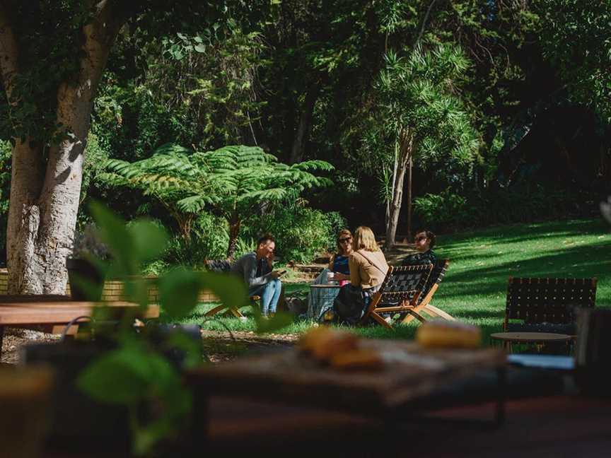 Hole In The Wall, Food & drink in Subiaco