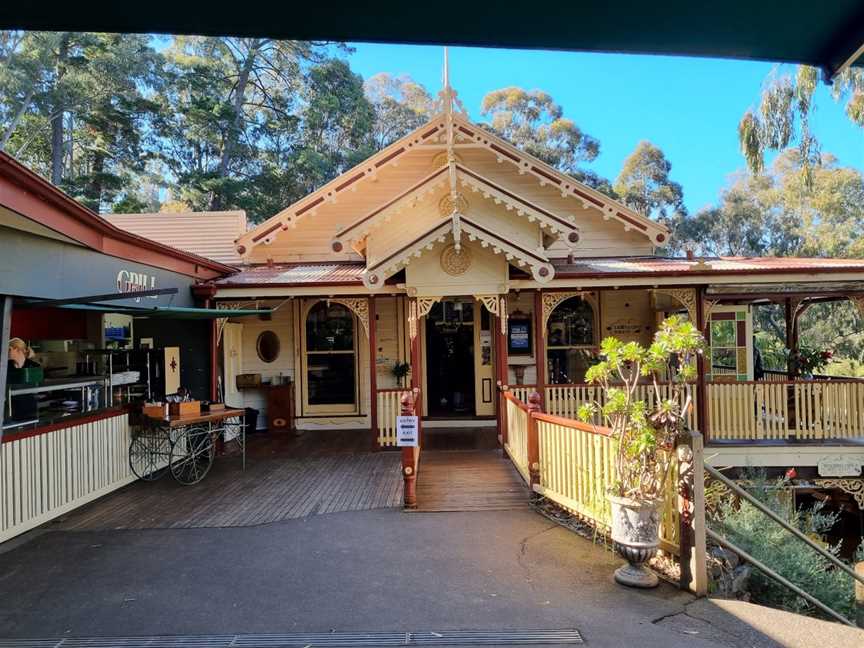 Fairfield Park Boathouse & Tea Gardens, Fairfield, VIC