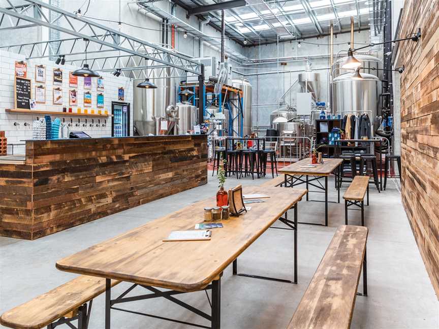 TWØBAYS Brewing Co - Brewery Mornington Peninsula, Dromana, VIC