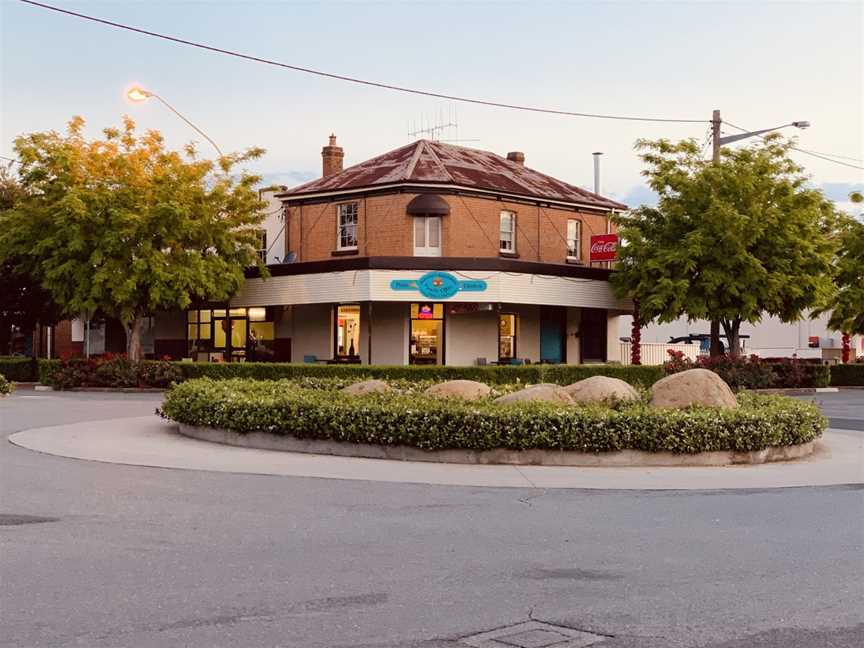 Boorowa’s Roundabout Family Cafe, Boorowa, NSW