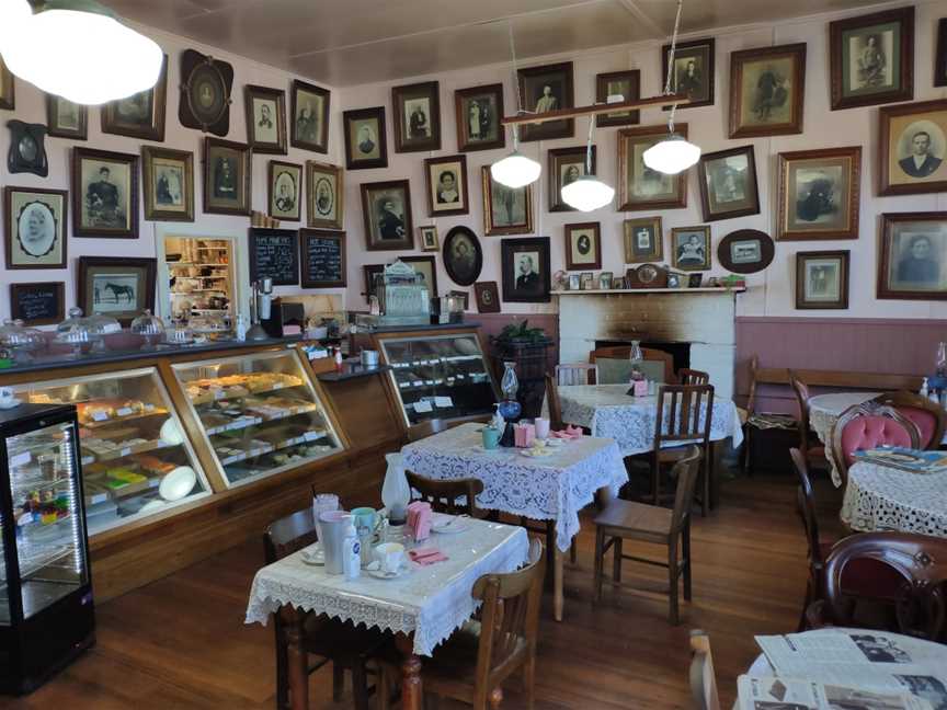 Cafe Collectables & Cake, Sisters Creek, TAS