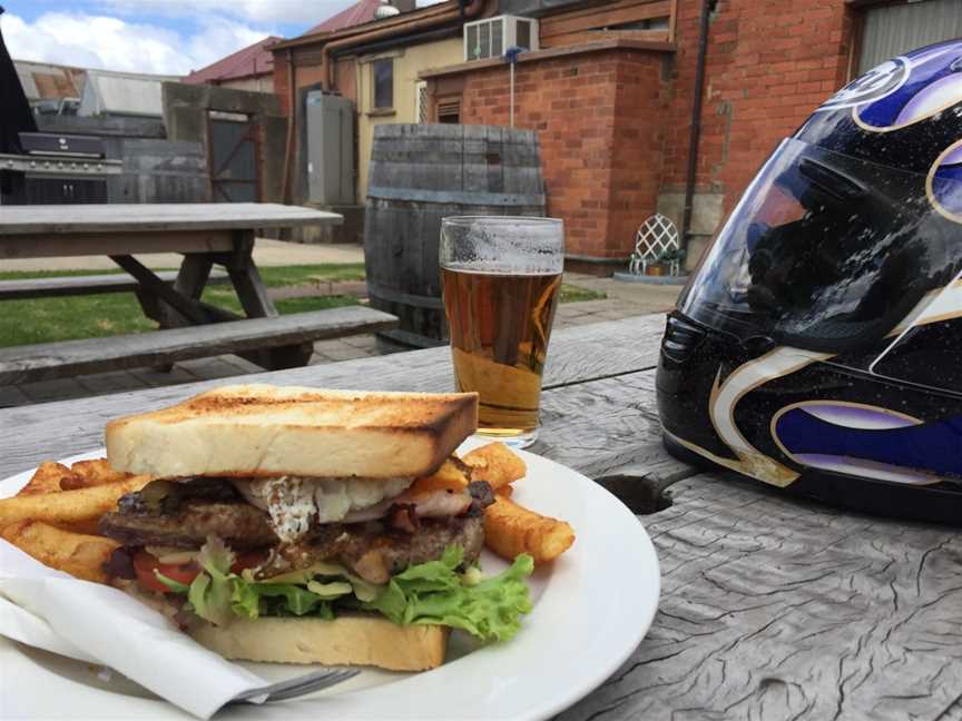 Telegraph Hotel, Chiltern, VIC