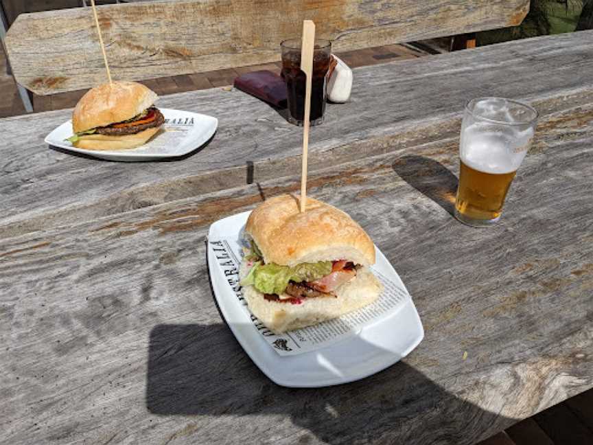 Wreck Rock Cafe, Baffle Creek, QLD