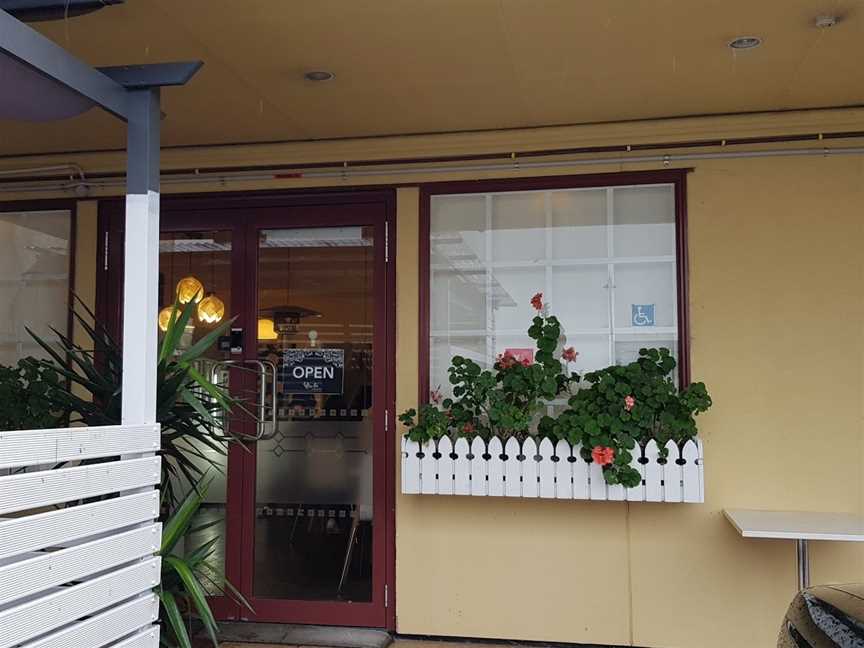 Happy Table, Rosedale, New Zealand