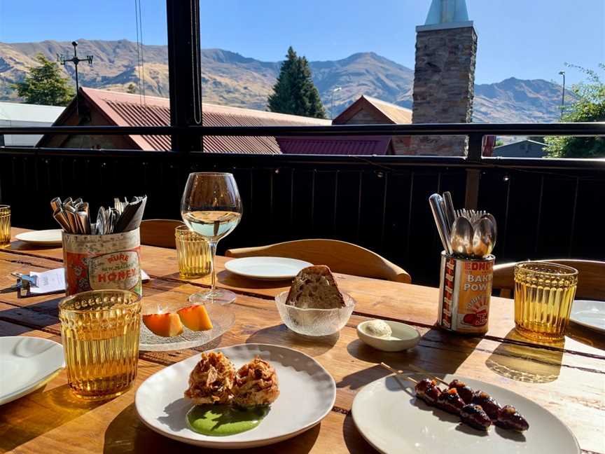 Muttonbird, Food & drink in Wanaka Suburb