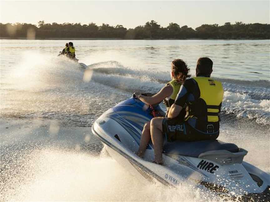 Jet skiing on the Peel-Harvey-Estuary in Mandurah