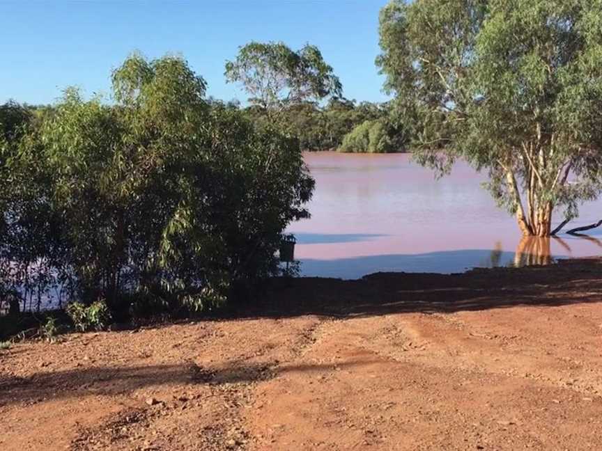 Lake Douglas, Local Facilities in Kalgoorlie