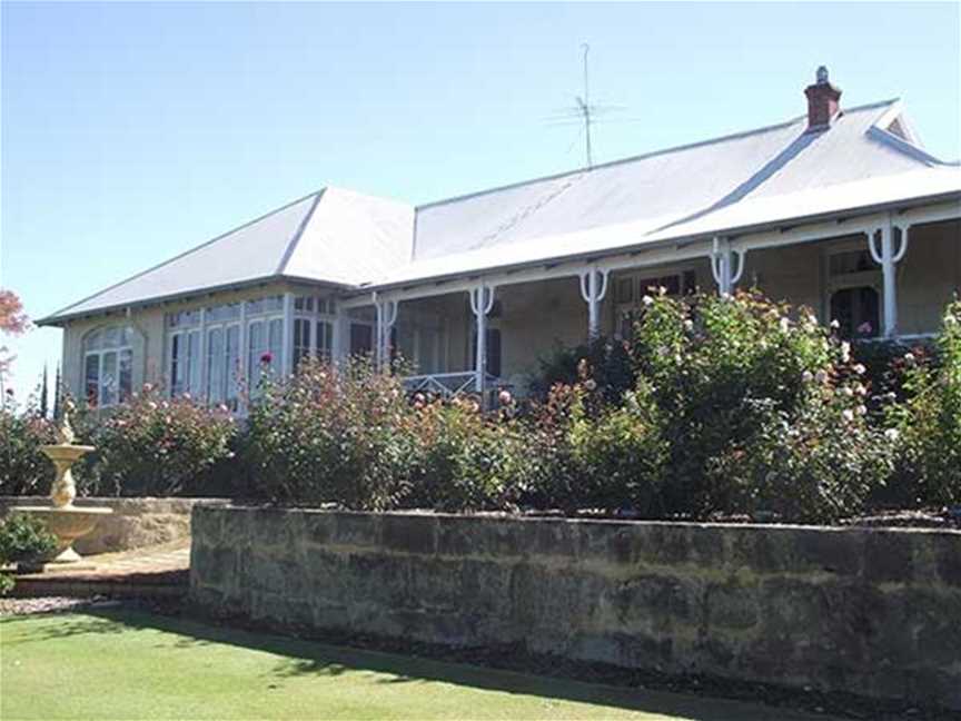 Patsy Durack's Rose Garden, Local Facilities in Gooseberry Hill