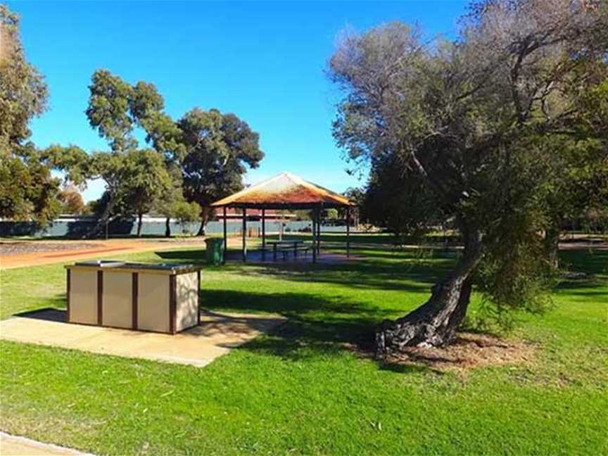 Peachey Park, Local Facilities in Kewdale