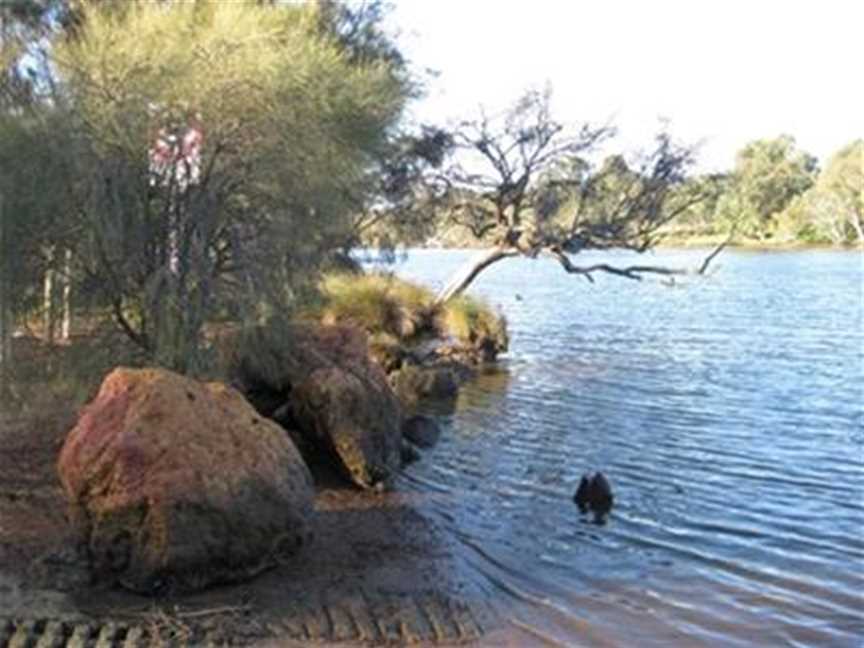 Pickering Park/Bindaring Park, Local Facilities in Bassendean