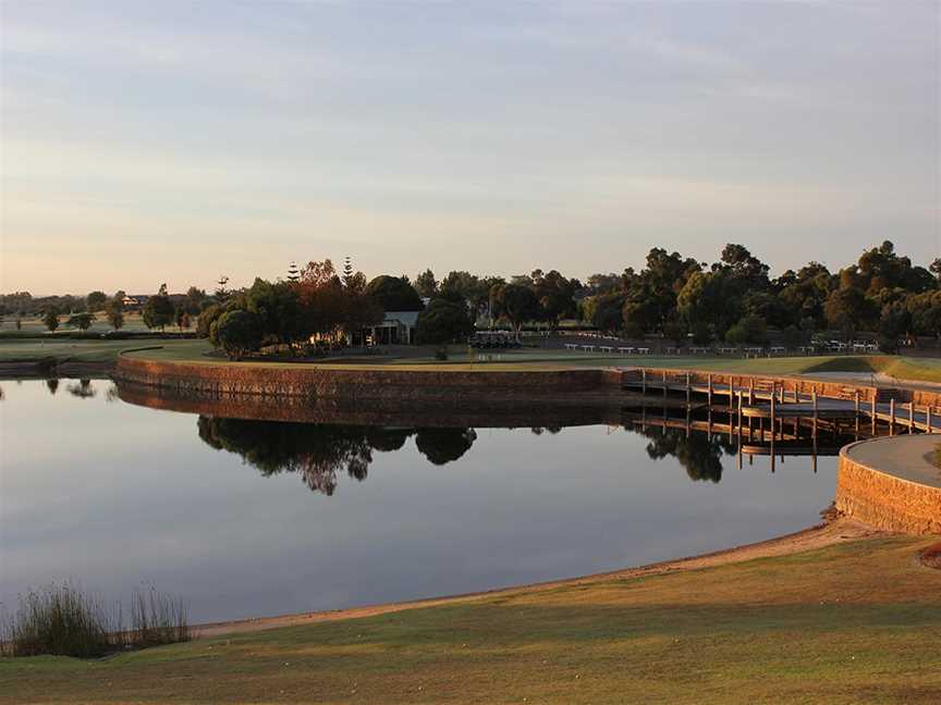 Dunsborough lakes gold course