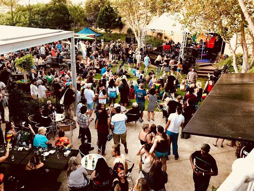 Port Beach Garden Bar, Local Facilities in North Fremantle