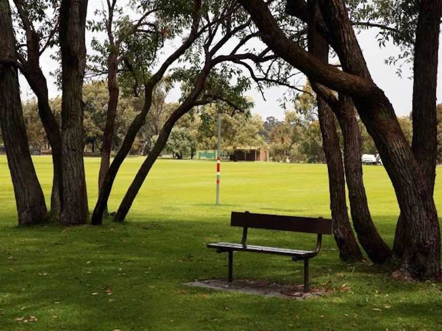 Shelvock Park, Local Facilities in Girrawheen