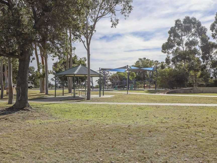 Waddington Park, Local Facilities in Girrawheen