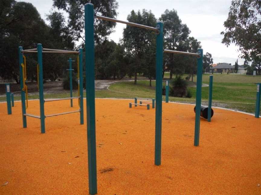 Houghton Park, Local Facilities in Carramar