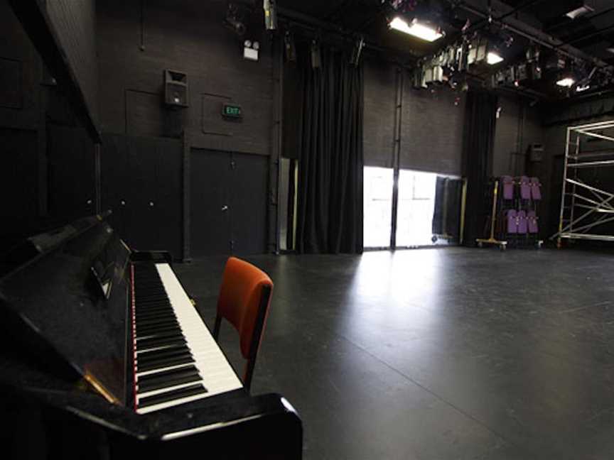 Enright Studio, Local Facilities in Mount Lawley