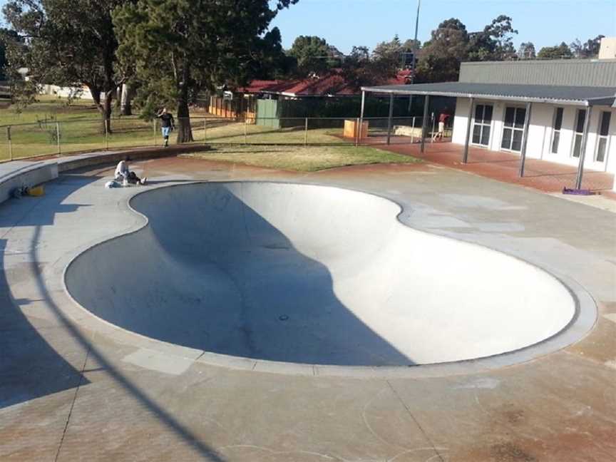 Girrawheen Skate Park, Local Facilities in Girrawheen