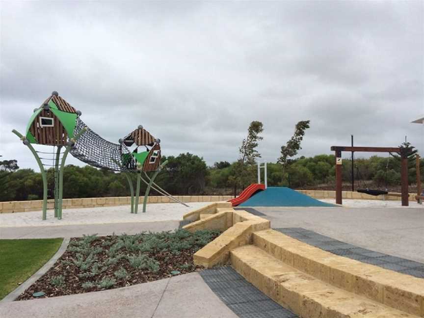 Blaxland Park, Local Facilities in Two Rocks