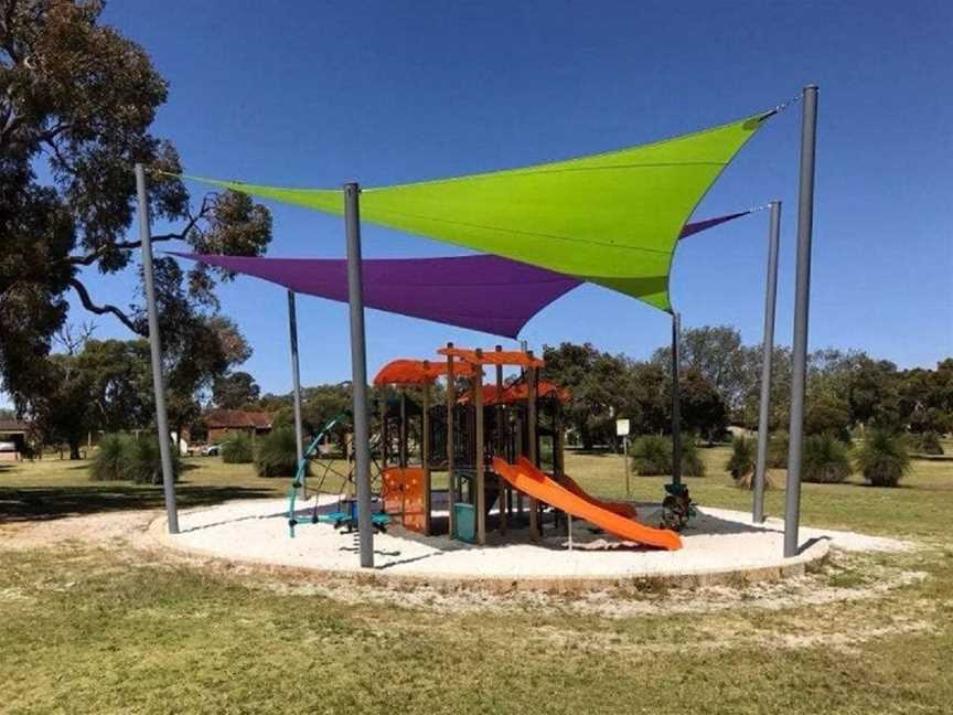 Ian Robbins Park, Local Facilities in Alexander Heights