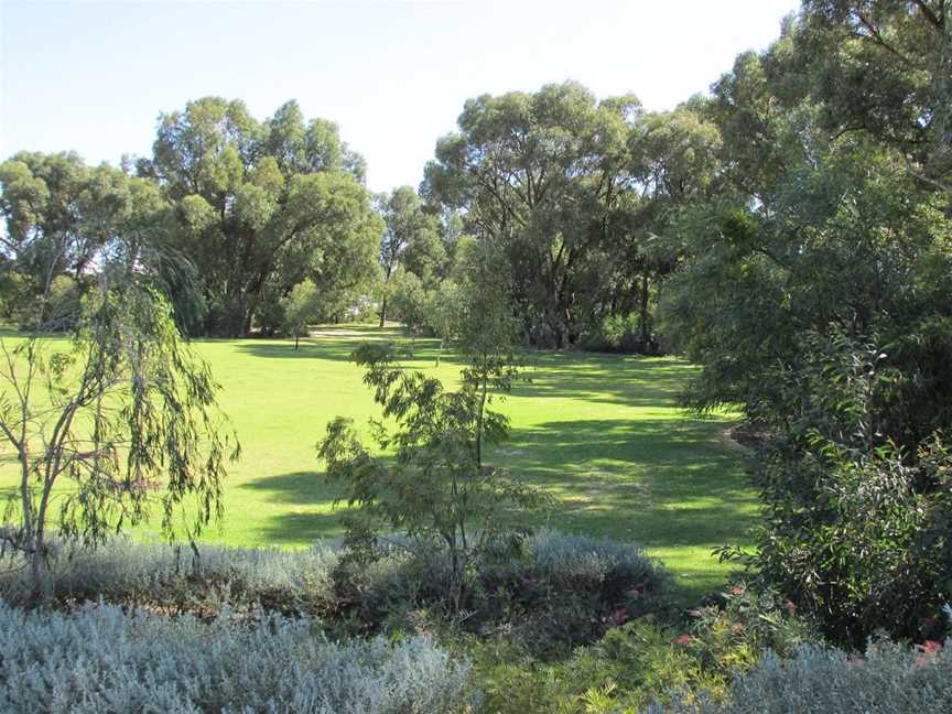 Eastwall Park, Local Facilities in Butler